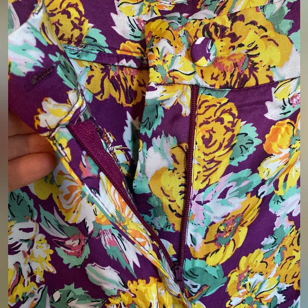 Zara Bermuda Shorts Floral Satin Feel Pleated Side Pockets Purple Yellow Size L - Picture 4 of 9